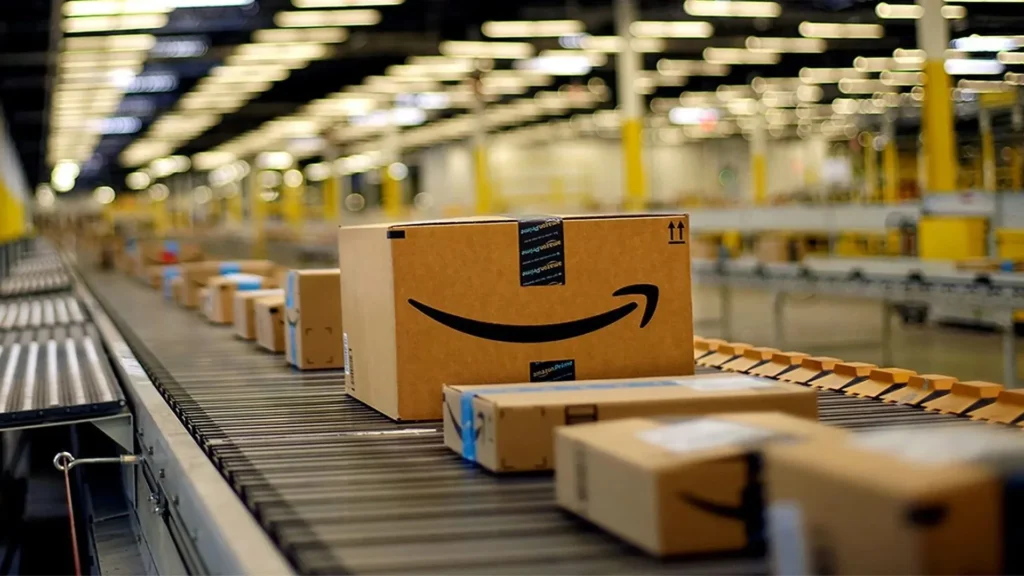 Picture depicts a items on a conveyor belt in a fulfillment center